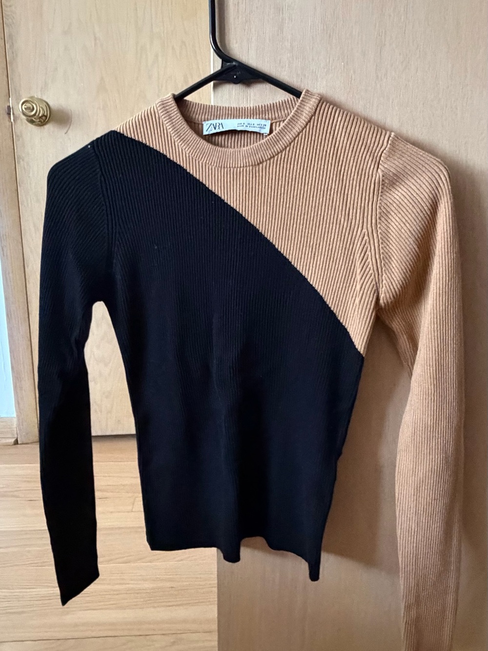 Zara Black and Camel Diagonal Colorblock Ribbed Crew Sweater